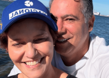 A primeira-dama de Cabo Frio, Aline Rabelo Azevedo, morreu aos 46 anos. Prefeitura decretou luto oficial e informou detalhes do velório.