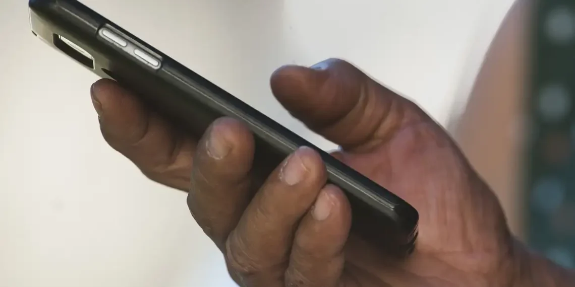 Crise de memória causada por IA pressiona custos e encarece celulares no mundo.