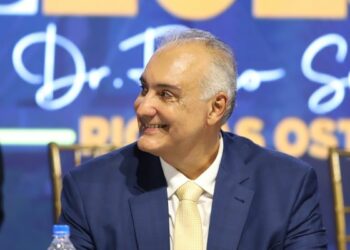 Carlos Augusto anuncia novos investimentos para Rio das Ostras em 2026 após balanço do primeiro ano de governo e reorganização financeira.
