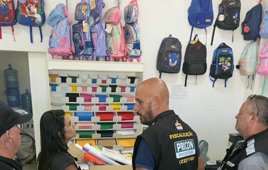 O Procon de Rio das Ostras lançou cartilha educativa para orientar consumidores sobre a compra de material escolar e coibir exigências abusivas das escolas.