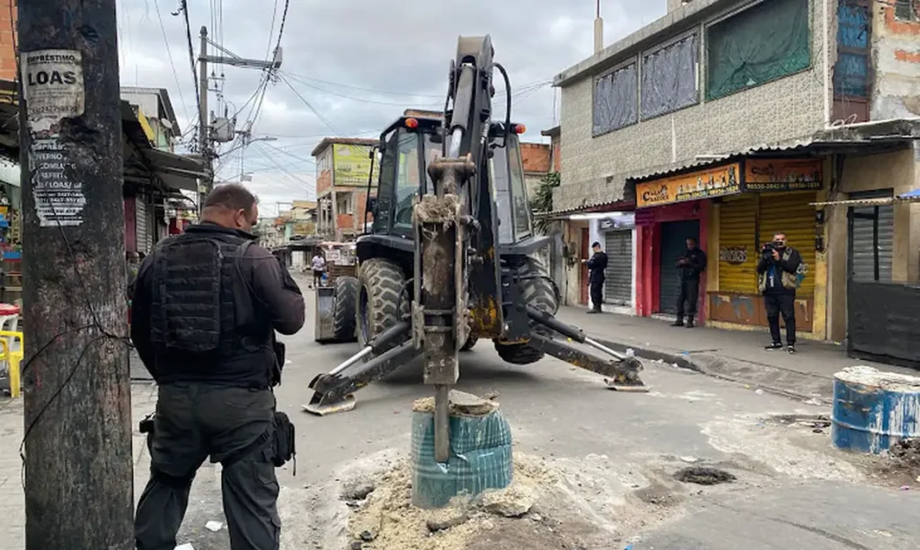 Nova lei estadual institui o Disque-Barricada, canal que permitirá denúncias anônimas sobre barricadas e bloqueios irregulares em todo o Rio de Janeiro.