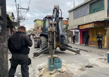 Nova lei estadual institui o Disque-Barricada, canal que permitirá denúncias anônimas sobre barricadas e bloqueios irregulares em todo o Rio de Janeiro.