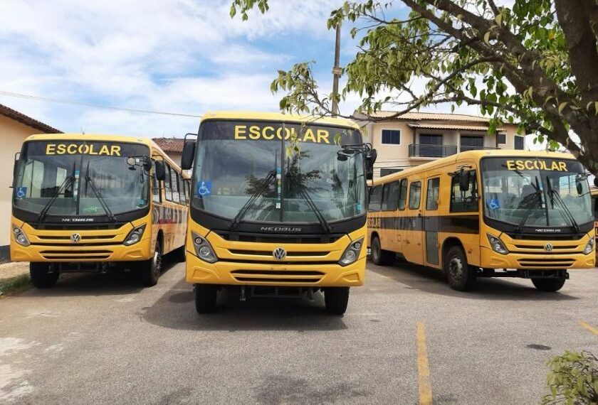 Rio das Ostras inicia a renovação do Transporte Escolar Adaptado gratuito para alunos com dificuldade de locomoção. Procedimento segue até 9 de janeiro na Secretaria de Educação.
