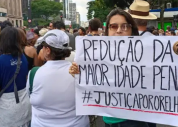 Protesto na Paulista pede justiça por cão Orelha vítima de maus-tratos