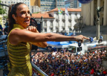 Ivete Sangalo leva 500 mil foliões às ruas no megabloco SeráQAbre?