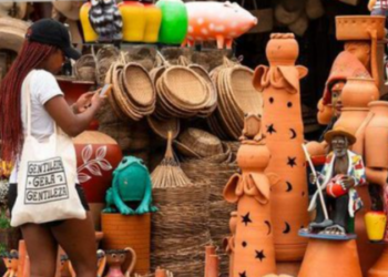 Em janeiro de 2026, o turismo internacional no Brasil movimentou US$ 731 milhões, com 1,4 milhão de visitantes. Argentina lidera entradas, e setor representa 8% do PIB, segundo Embratur.