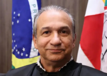 Conselho Nacional de Justiça afasta desembargador do TJMG enquanto investiga denúncias e possíveis irregularidades na atuação do magistrado.