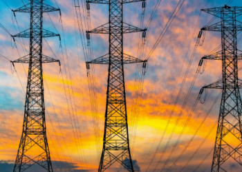 Hungria ameaça cortar energia da Ucrânia após bloqueio no oleoduto Druzhba