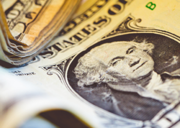 Dólar despenca e Bolsa dispara com cenário externo favorável