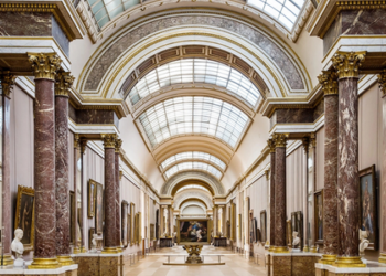 Louvre interdita galeria após vazamento, tiroteio em universidade dos EUA causa mortes e Argentina aprova acordo histórico com a União Europeia.
