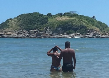 Prefeitura de Rio das Ostras cumpre decisão judicial e anuncia demolição na Praia da Joana