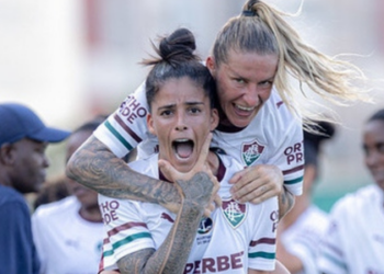 Fluminense derrota o Vitória por 1 a 0 na estreia do Brasileirão Feminino A1. Sochor marca nos acréscimos e garante vitória tricolor antes de duelo com o Corinthians.