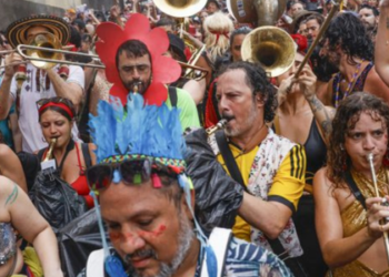 Diversos projetos na Câmara visam valorizar o Carnaval, reconhecendo manifestações culturais, criando fundos de incentivo, aumentando a segurança e promovendo práticas sustentáveis.