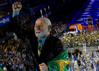 O desfile da Acadêmicos de Niterói homenageou o presidente Lula, causando reação do Partido Novo, que planeja ação judicial por suposta propaganda eleitoral antecipada e uso de verba pública.