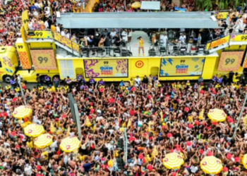 Megabloco de Ivete Sangalo leva multidão ao carnaval de rua paulistano