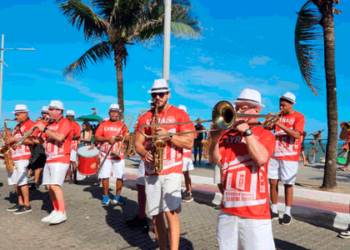 Último dia do Carnaval da Alegria em Macaé terá Monobloco, trio elétrico, cortejos e shows espalhados pela cidade nesta terça-feira (17).