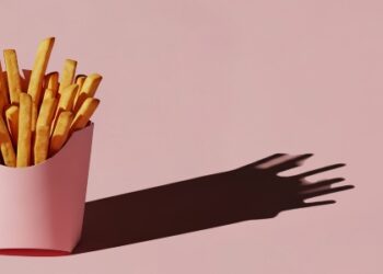 Resultados indicam que bactérias benéficas podem amenizar efeitos de dietas ultraprocessadas nos primeiros anos de vida.