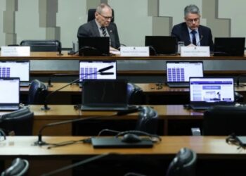 CPI do Crime Organizado não realiza reunião e adia votação de requerimentos envolvendo familiares de ministros do Supremo.
