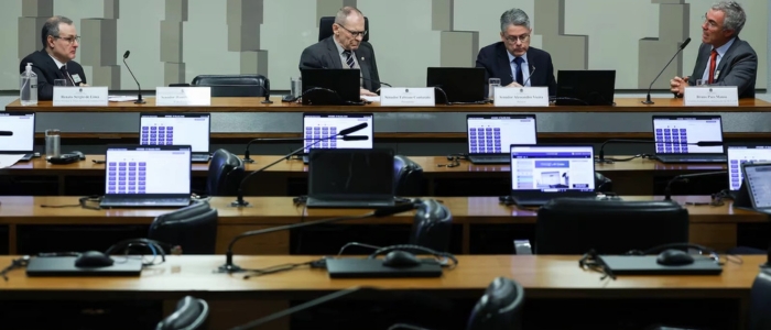 CPI do Crime Organizado não realiza reunião e adia votação de requerimentos envolvendo familiares de ministros do Supremo.