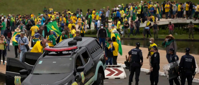 O STF recebeu parecer da PGR sobre pedido de visita íntima do general Mário Fernandes, condenado na trama golpista, com posicionamento contrário devido a normas militares.