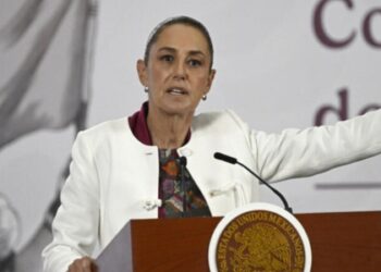 Após decreto de Trump, México suspende exportações de petróleo para Cuba e envia ajuda humanitária.