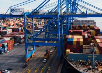 Governo reduz imposto de importação para bens sem similar nacional e impõe sobretaxas a produtos chineses.