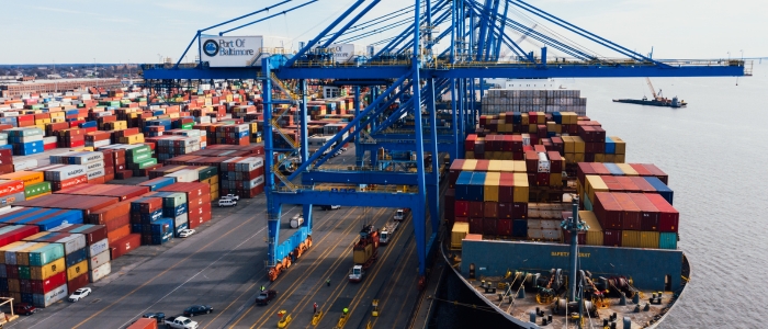 Governo reduz imposto de importação para bens sem similar nacional e impõe sobretaxas a produtos chineses.