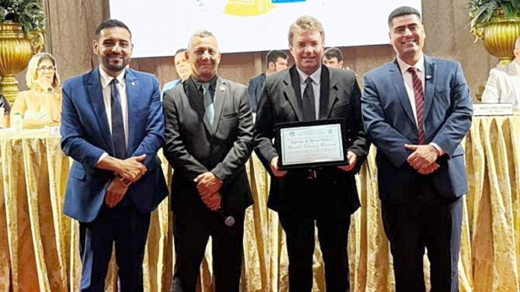 Secretário de Saúde é homenageado durante celebração dos 31 anos de Carapebus