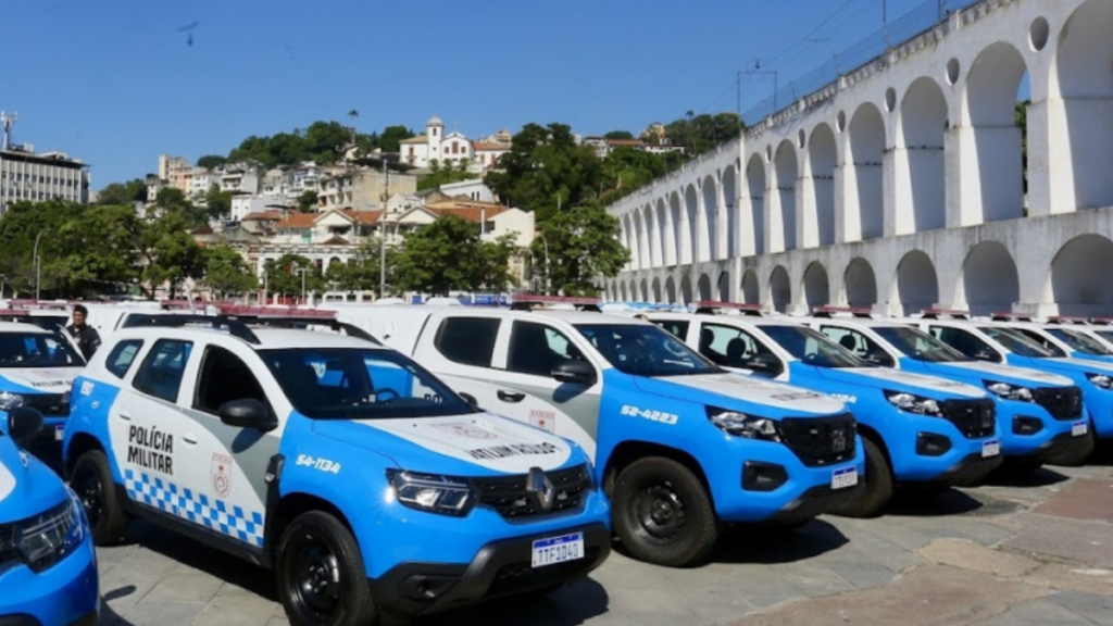 Operação da PM no Rio de Janeiro impede crime na BR-493 e prende suspeito apontado como líder de grupo criminoso.