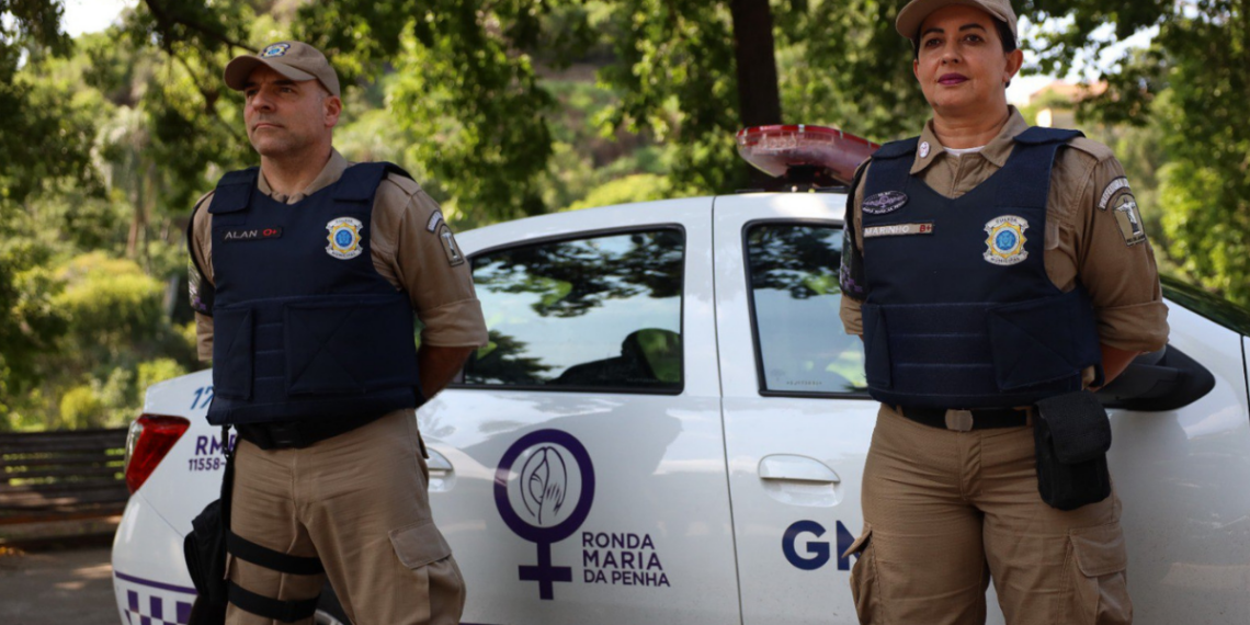 A Ronda Maria da Penha da Guarda Municipal do Rio já atendeu 10.550 mulheres desde 2021 e mantém mais de 5 mil medidas protetivas em acompanhamento.