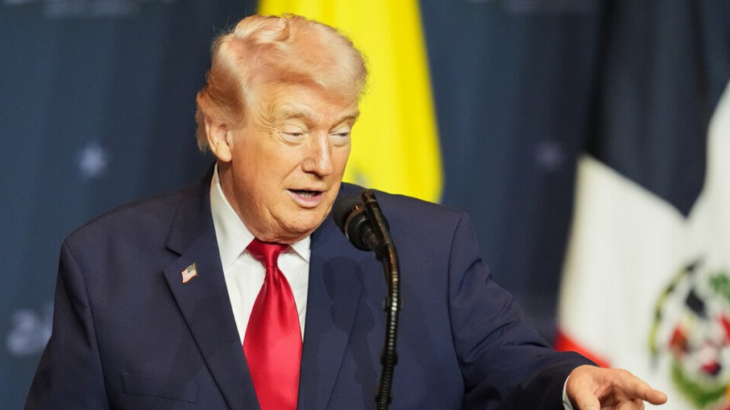 Durante reunião internacional na Flórida, Trump afirmou que os EUA podem usar armamento de precisão para eliminar líderes de cartéis na América Latina.