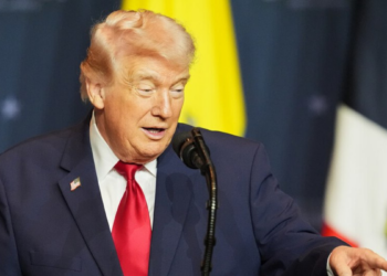 Durante reunião internacional na Flórida, Trump afirmou que os EUA podem usar armamento de precisão para eliminar líderes de cartéis na América Latina.