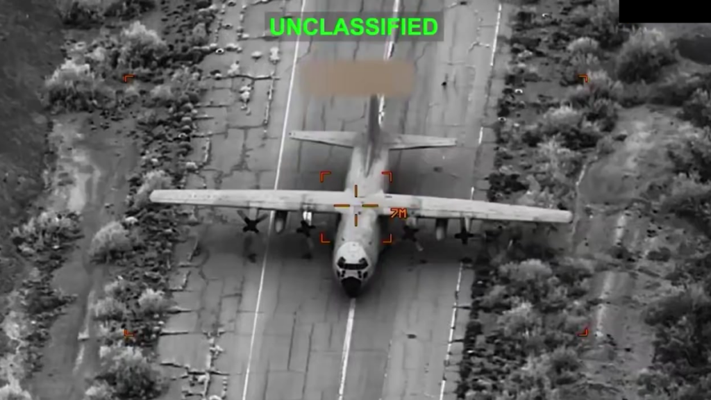 Estados Unidos divulgam imagens de ataques contra aeronaves iranianas e informam que operação militar já atingiu mais de 5 mil alvos no Irã.