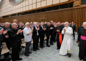 Papa Leo XIV questiona cristãos com responsabilidade em conflitos armados e reforça importância da confissão para promover reconciliação e paz.