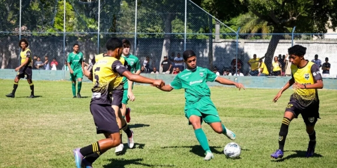 Competição de futebol de base reúne equipes de vários estados em Quissamã