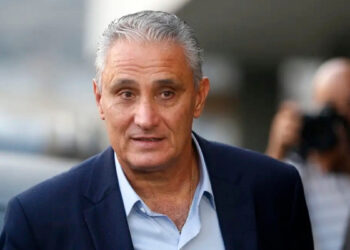 Tite deixa o comando do Cruzeiro após empate com o Vasco e início ruim no Campeonato Brasileiro.