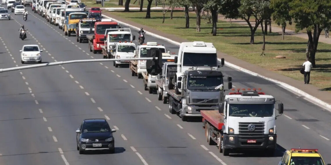 Planalto prepara ações para conter paralisação e reduzir impacto do ICMS sobre combustíveis