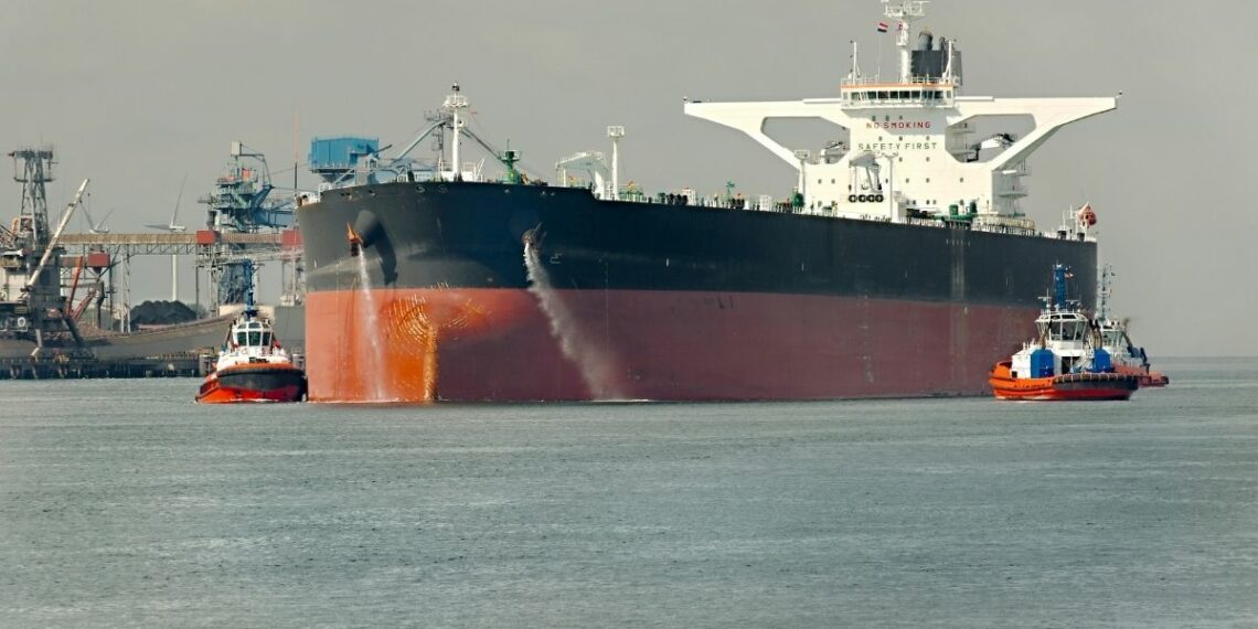 Navios russos desafiam sanções enquanto Cuba enfrenta apagões.
