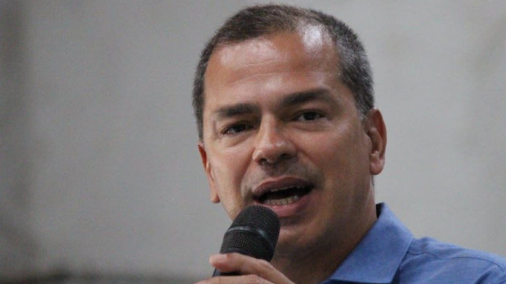 Frederico Paes diz estar preparado para assumir a Prefeitura de Campos caso Wladimir Garotinho deixe o cargo para disputar as eleições de 2026. Decisão do prefeito deve sair em breve.