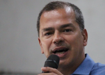 Frederico Paes diz estar preparado para assumir a Prefeitura de Campos caso Wladimir Garotinho deixe o cargo para disputar as eleições de 2026. Decisão do prefeito deve sair em breve.