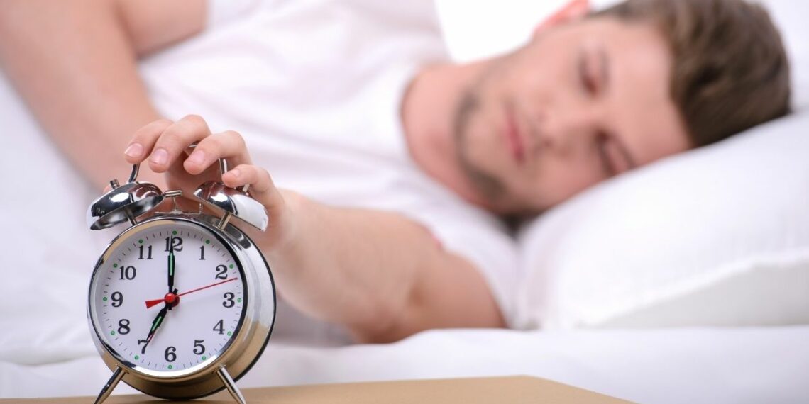 Estudo aponta ligação entre sono e risco de demência