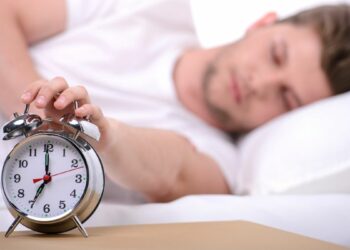 Estudo aponta ligação entre sono e risco de demência