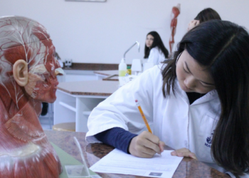 Mais de 90 cursos de medicina são penalizados por baixo desempenho