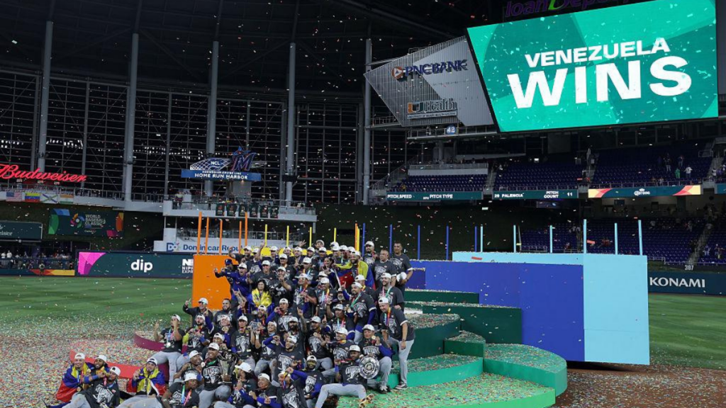 Venezuela celebra conquista histórica no loanDepot Park, em Miami, após derrotar os Estados Unidos na decisão do Mundial de Beisebol 2026.