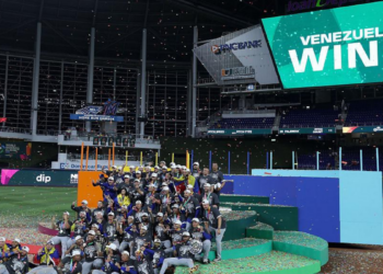 Venezuela celebra conquista histórica no loanDepot Park, em Miami, após derrotar os Estados Unidos na decisão do Mundial de Beisebol 2026.