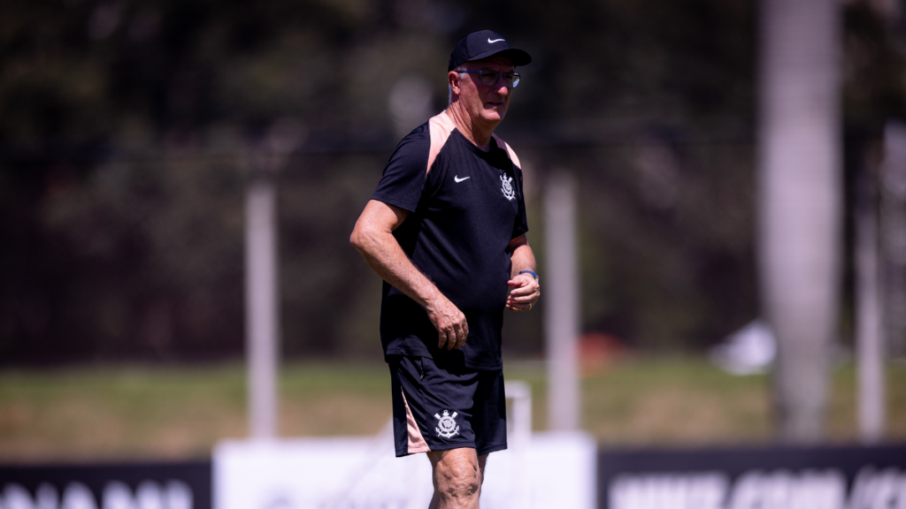 Corinthians inicia semana decisiva com foco no desempenho ofensivo.