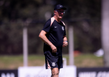 Corinthians inicia semana decisiva com foco no desempenho ofensivo.