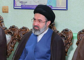 Assembleia de Especialistas escolhe Mojtaba Khamenei como novo líder supremo do Irã após a morte de Ali Khamenei, mantendo a linha política do regime.