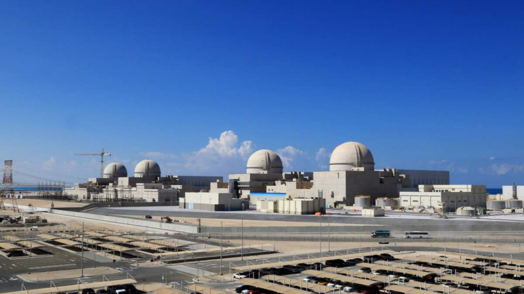 Usinas estratégicas como Barakah e o complexo de Jebel Ali estão entre as principais infraestruturas energéticas do Golfo, consideradas sensíveis em cenários de conflito