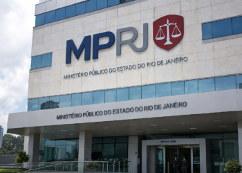 Tribunal do Júri condena casal pela morte de criança de 2 anos no RJ. Caso envolveu violência extrema e tentativa de encobrimento.